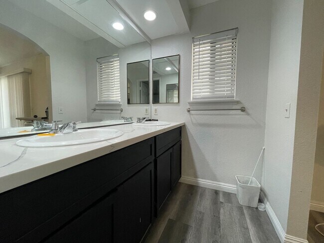 Building Photo - Comfortable 3-Bedroom Home in Moreno Valle...