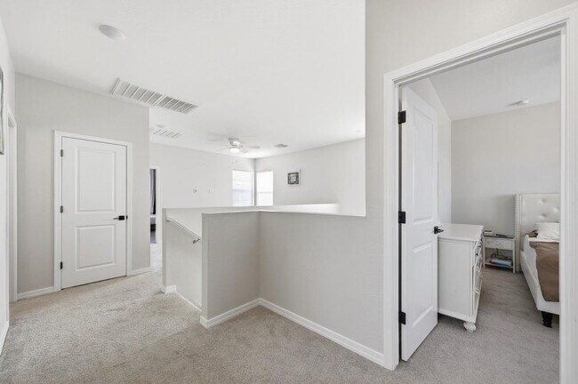 Building Photo - 997 S 150th Dr