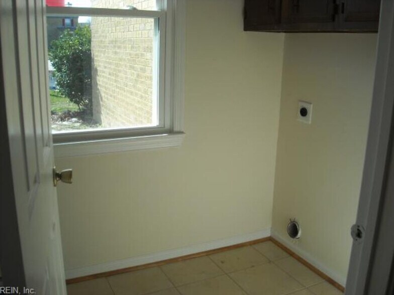 Building Photo - 3792 Ridgeview Ct