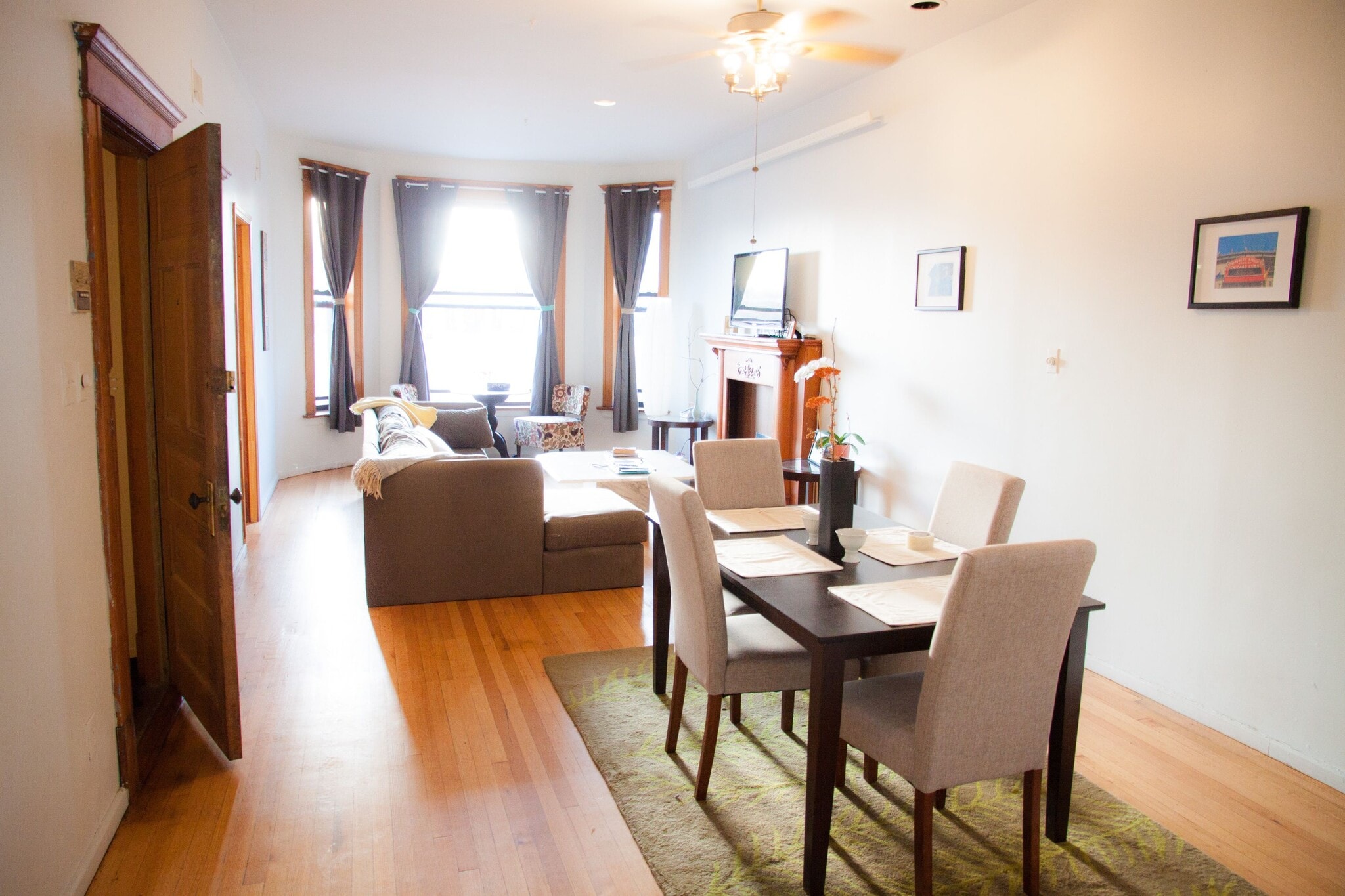 Living room and dining room - 3443 Sheffield N Ave