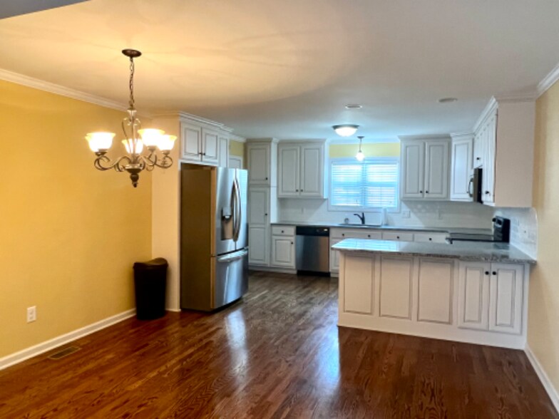 Building Photo - 103 Beacon St