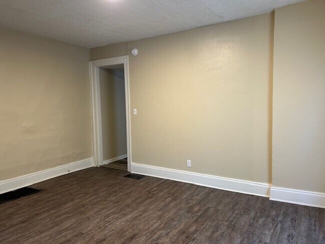 Building Photo - 820-822 HUFFMAN