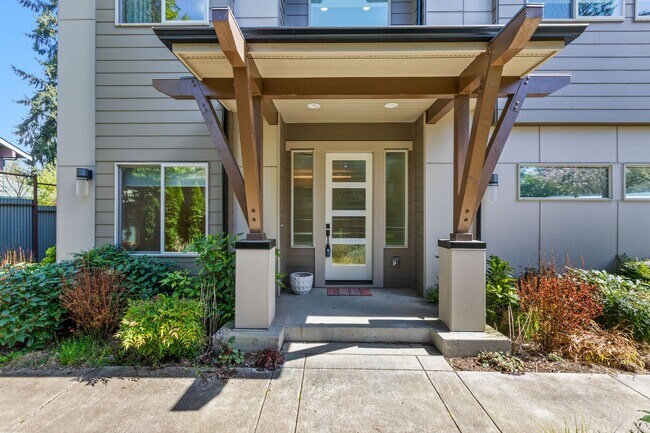 Building Photo - 4bd/2.75ba Seattle Home