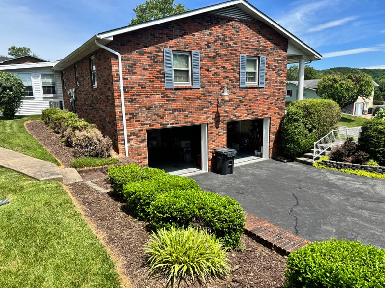 Building Photo - 125 Amhurst Ln