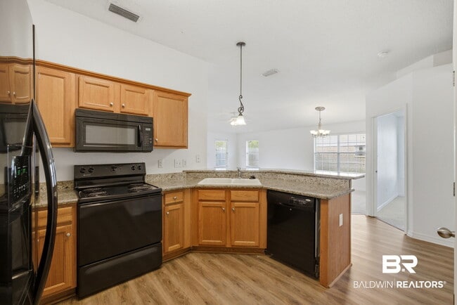Building Photo - 9841 Watkins Dr