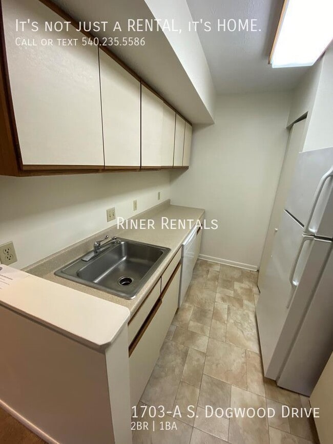 Building Photo - 1703-A S Dogwood Dr