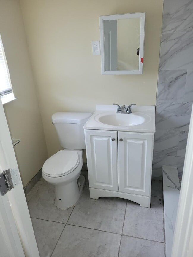 Building Photo - 5471 Ravenswood Rd