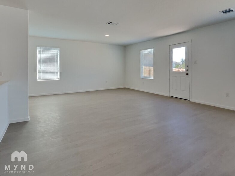 Building Photo - 539 Layne Overlook