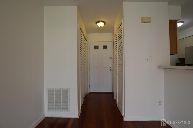 Building Photo - 14 Lear Ct