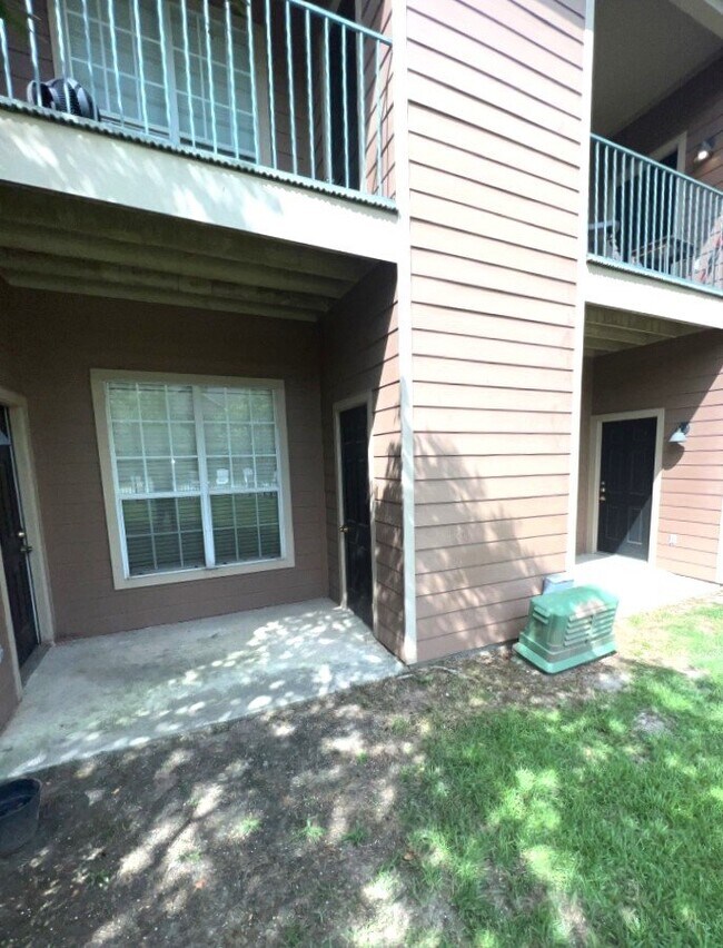 Building Photo - University View Condo, Gated 2 Bedroom Condo For Rent, Near LSU