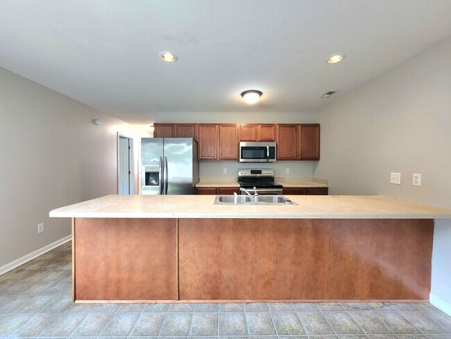 Building Photo - Beautiful 3 bed 2 1/2 bath townhome in a gated community with a pool. Showings Coming Soon!!!