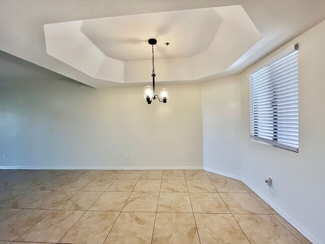 Building Photo - Luxurious 2 Bd 2 Ba Condo in Biltmore!