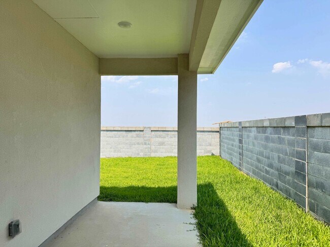 Building Photo - 1405 Eagles Ln