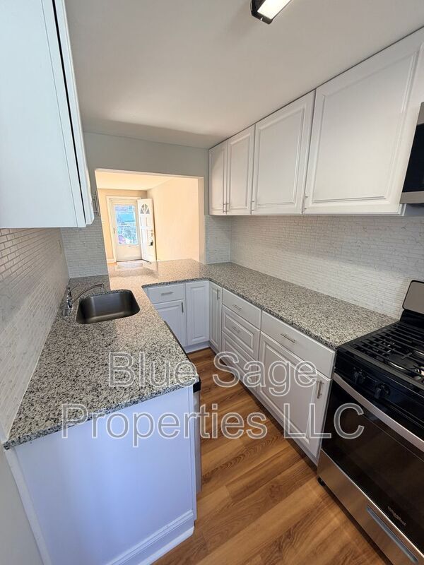 Building Photo - 5207 Westbrook Dr