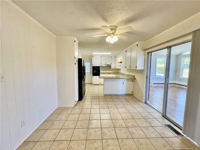 Building Photo - 621 Welsh Pl