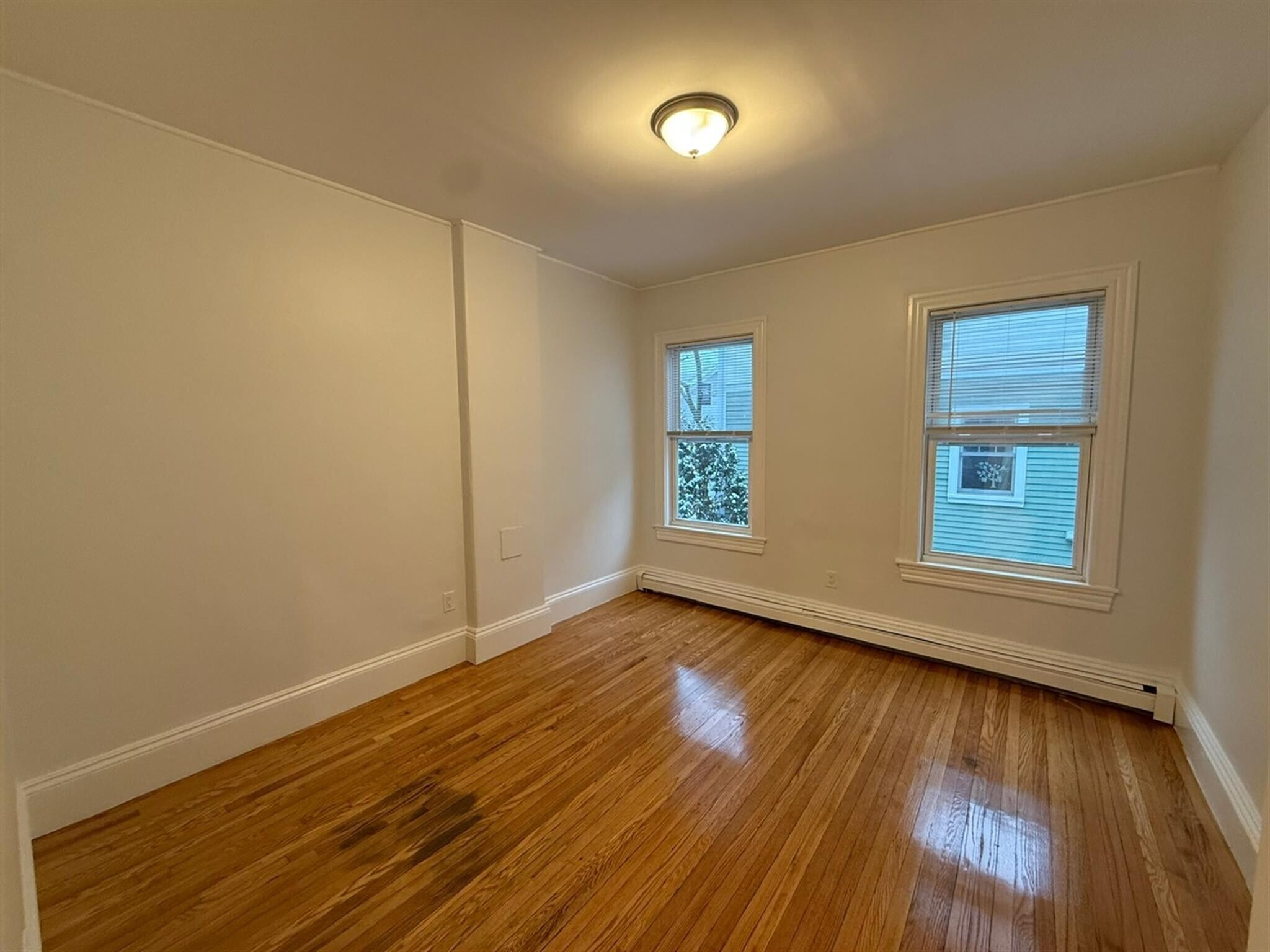 Building Photo - 76 Oak St