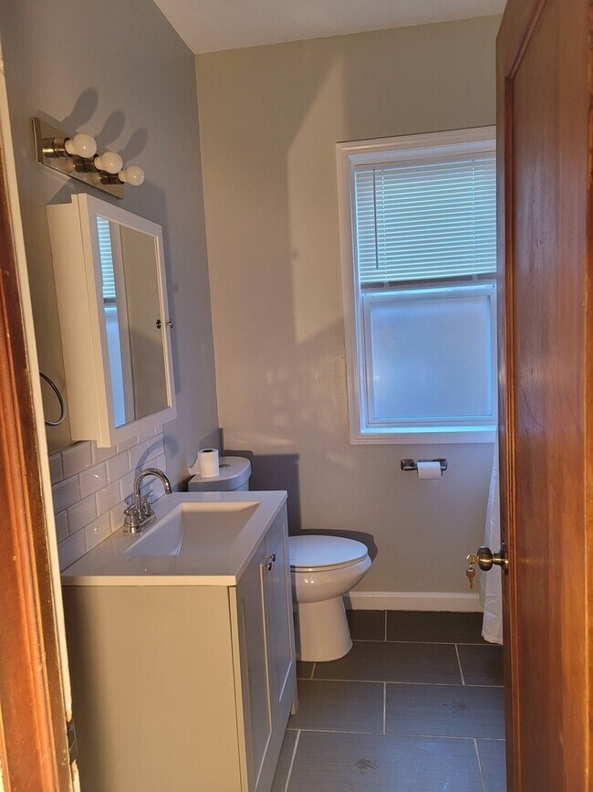 Building Photo - 6652 S Rockwell St