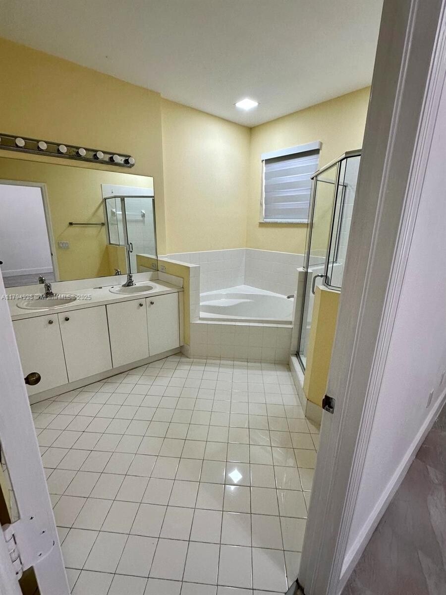 Building Photo - 9285 SW 220th Ter