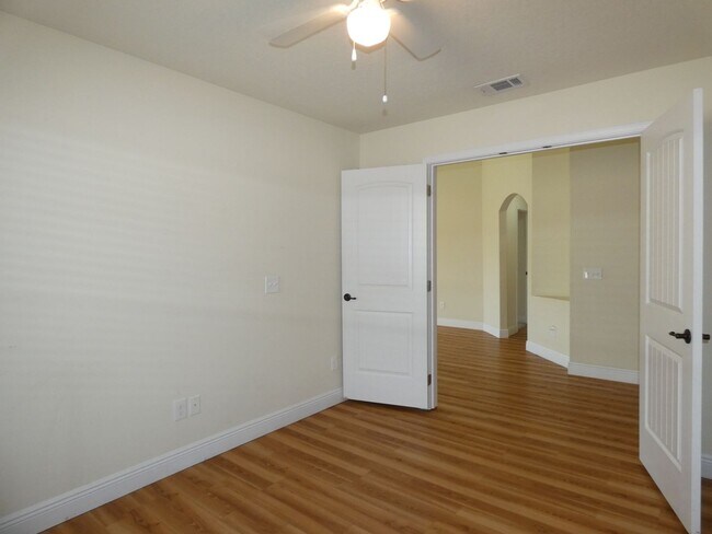 Building Photo - Charming 3-Bedroom Home