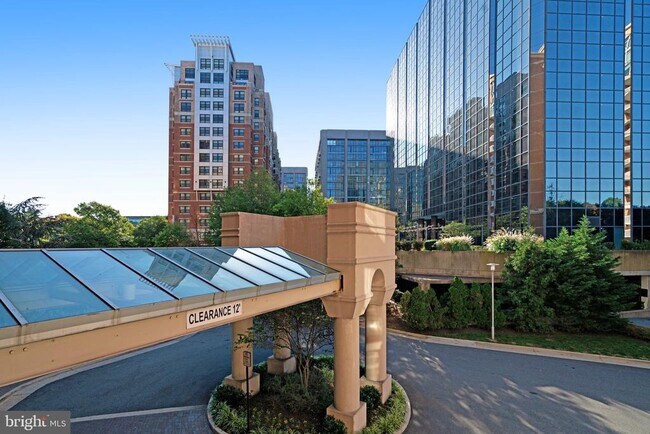 Building Photo - 3101 N Hampton Dr