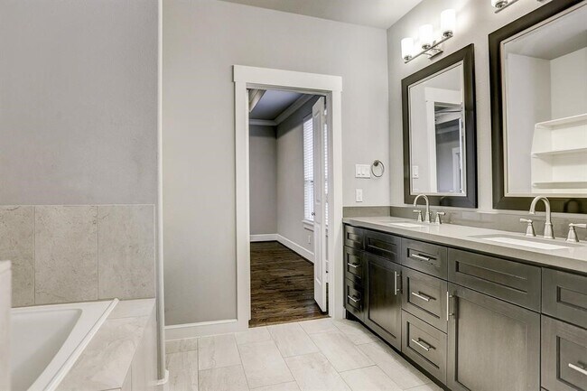 Building Photo - 1057 W 25th St