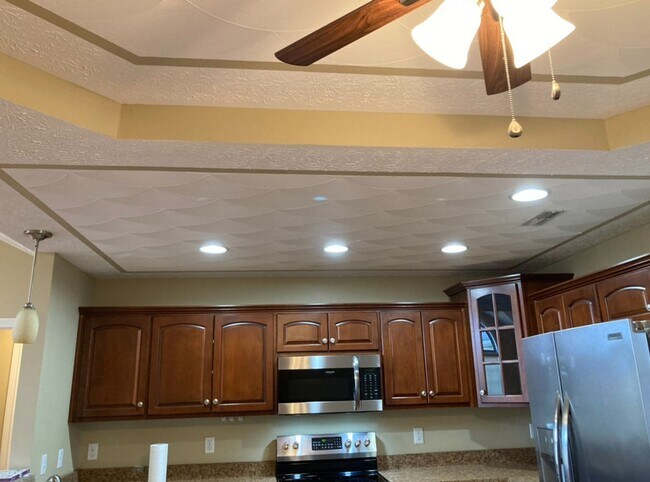 Building Photo - 166 Twin Lakes Dr