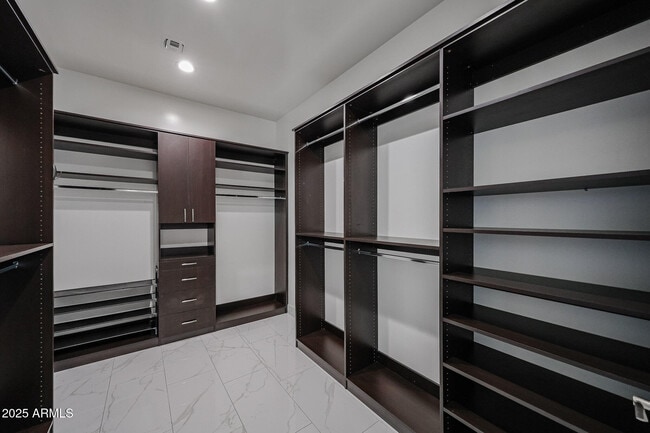 Building Photo - 6327 E Dixileta Dr