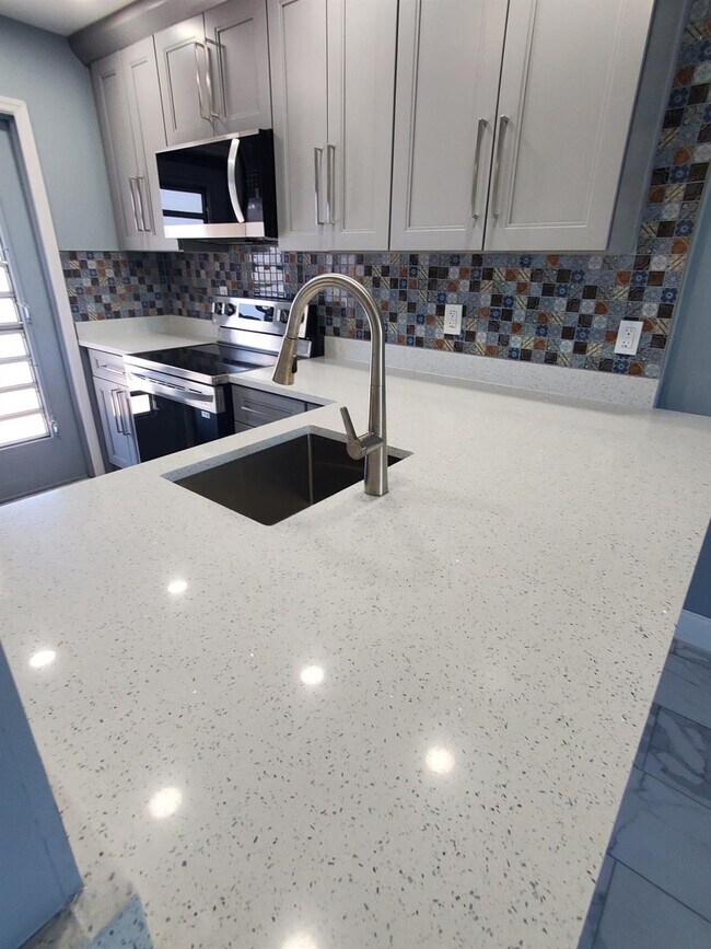 Building Photo - 1481 S Ocean Blvd