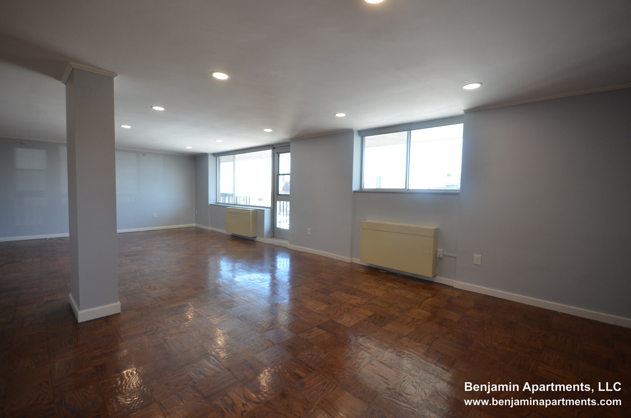 Building Photo - 77 Monmouth St