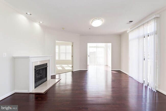 Building Photo - 1860 Stratford Park Pl