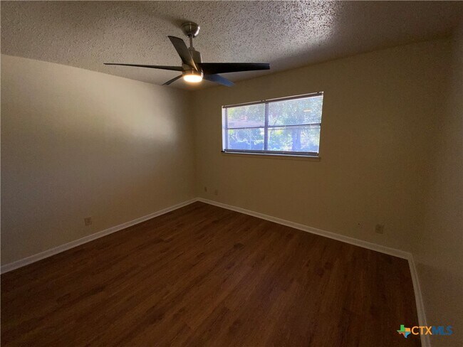 Building Photo - 510 B Cheyenne Dr