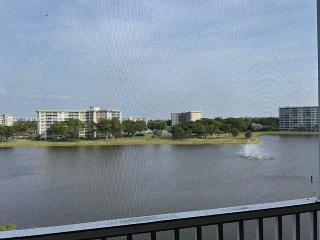 Building Photo - 2801 Palm Aire Dr