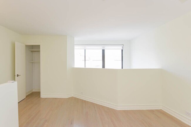 Building Photo - 949 W Grace St