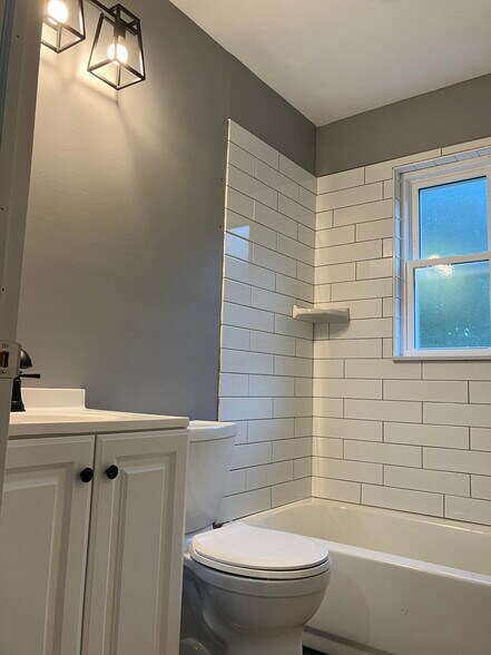 Building Photo - 108 Church St