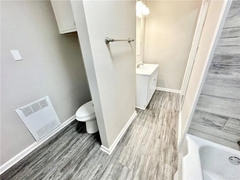 Building Photo - 624 Ruth Ave