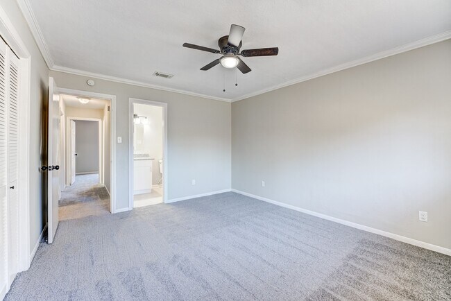 Building Photo - 15914 Timber Valley Dr