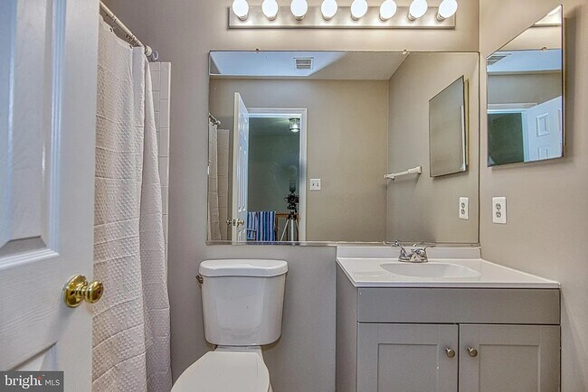 Building Photo - 43513 Blacksmith Sq
