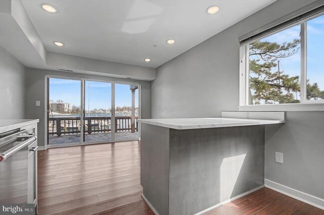 Building Photo - 768 Fairview Ave