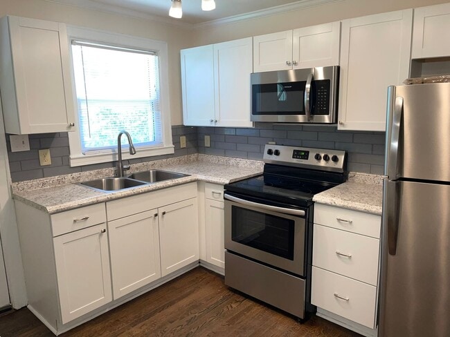 Building Photo - Cute One Bedroom Duplex in Plaza Midwood!