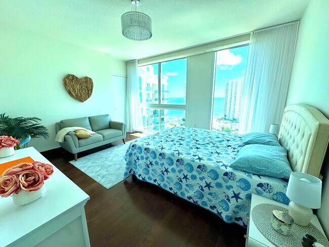 Building Photo - St. Tropez Penthouse