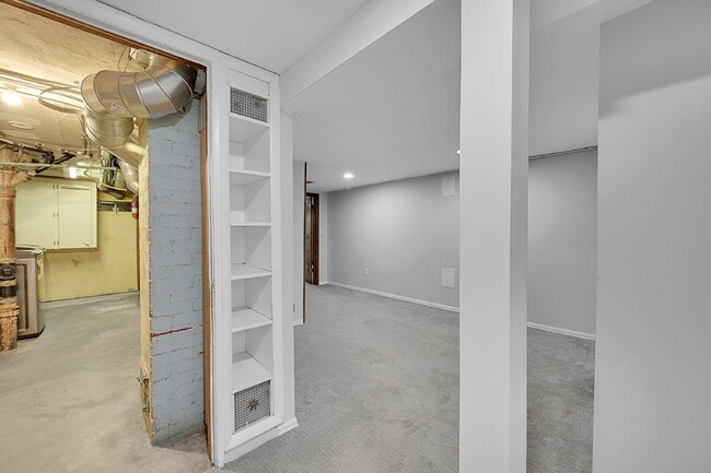 Building Photo - $2,695 - 3 Bed, 1 Bath Updated Home in Den...