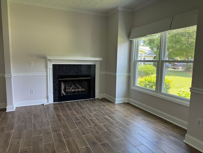 Building Photo - 116 Realini Dr