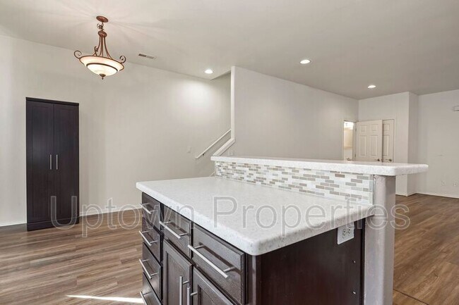 Building Photo - 9284 SW Sweek Dr