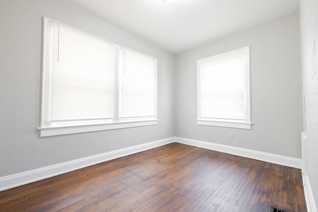 Building Photo - 618-620-620 Racine Ave