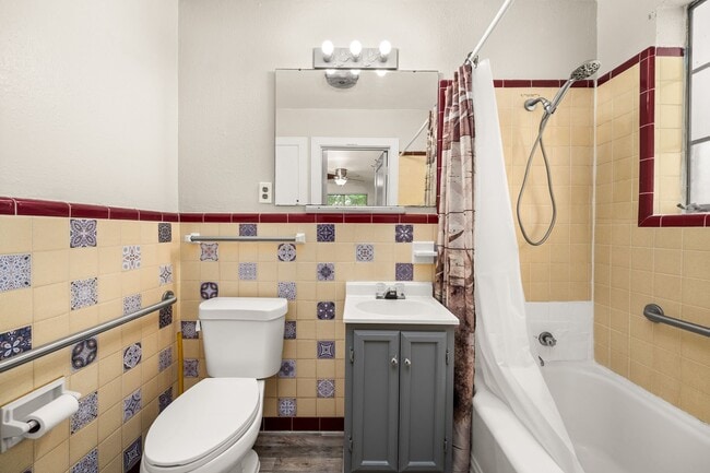Building Photo - Charming One Bed One Bath In the Garden Di...