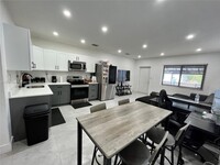 Building Photo - 2 bedroom in Miami FL 33150