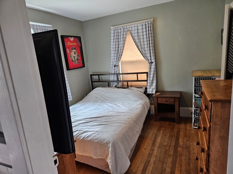 primary bedroom - 151 Walsh St