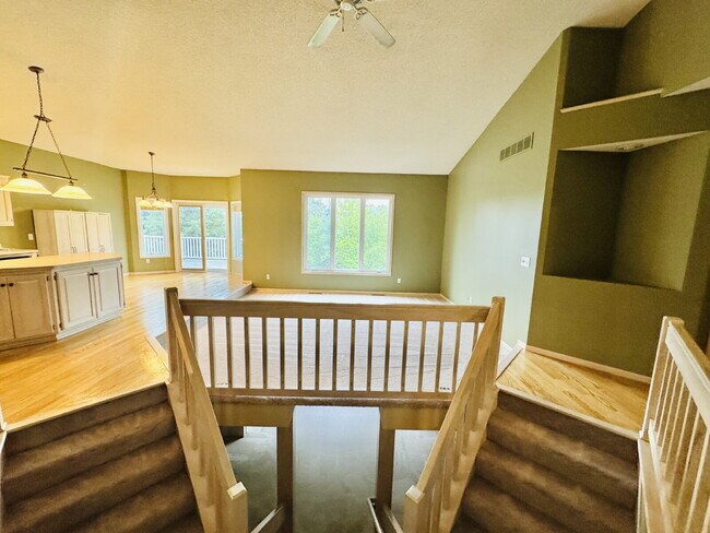 Building Photo - 9120 Trotters Ln