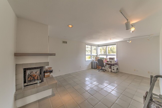 Building Photo - SANDIA HEIGHTS EXECUTIVE RENTAL 2+Story 3B...