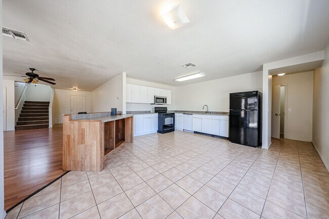 Building Photo - 11816 W Rosewood Dr